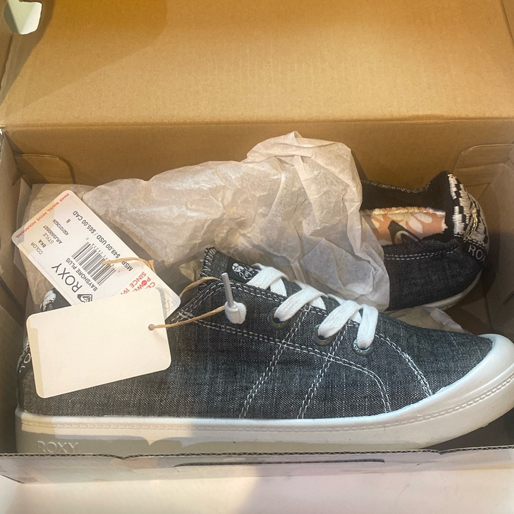 Women’s Roxy sneaker size 8